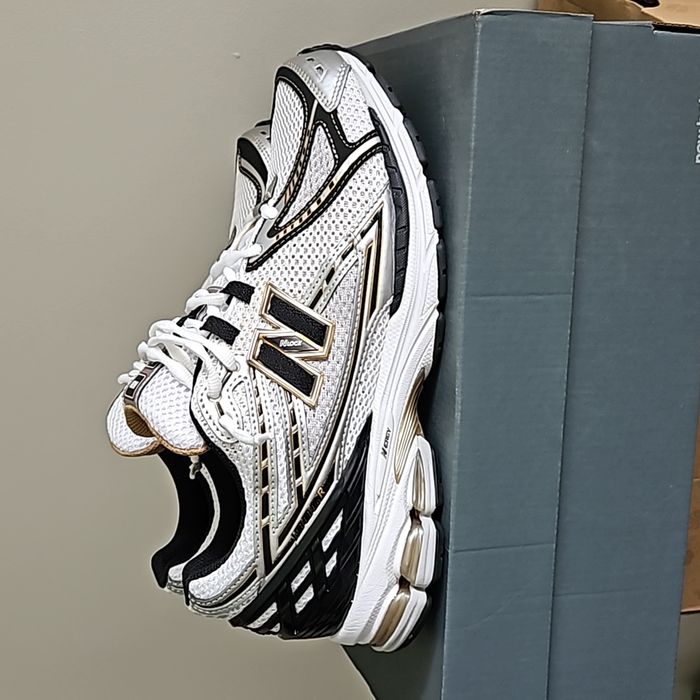 New Balance 1906R